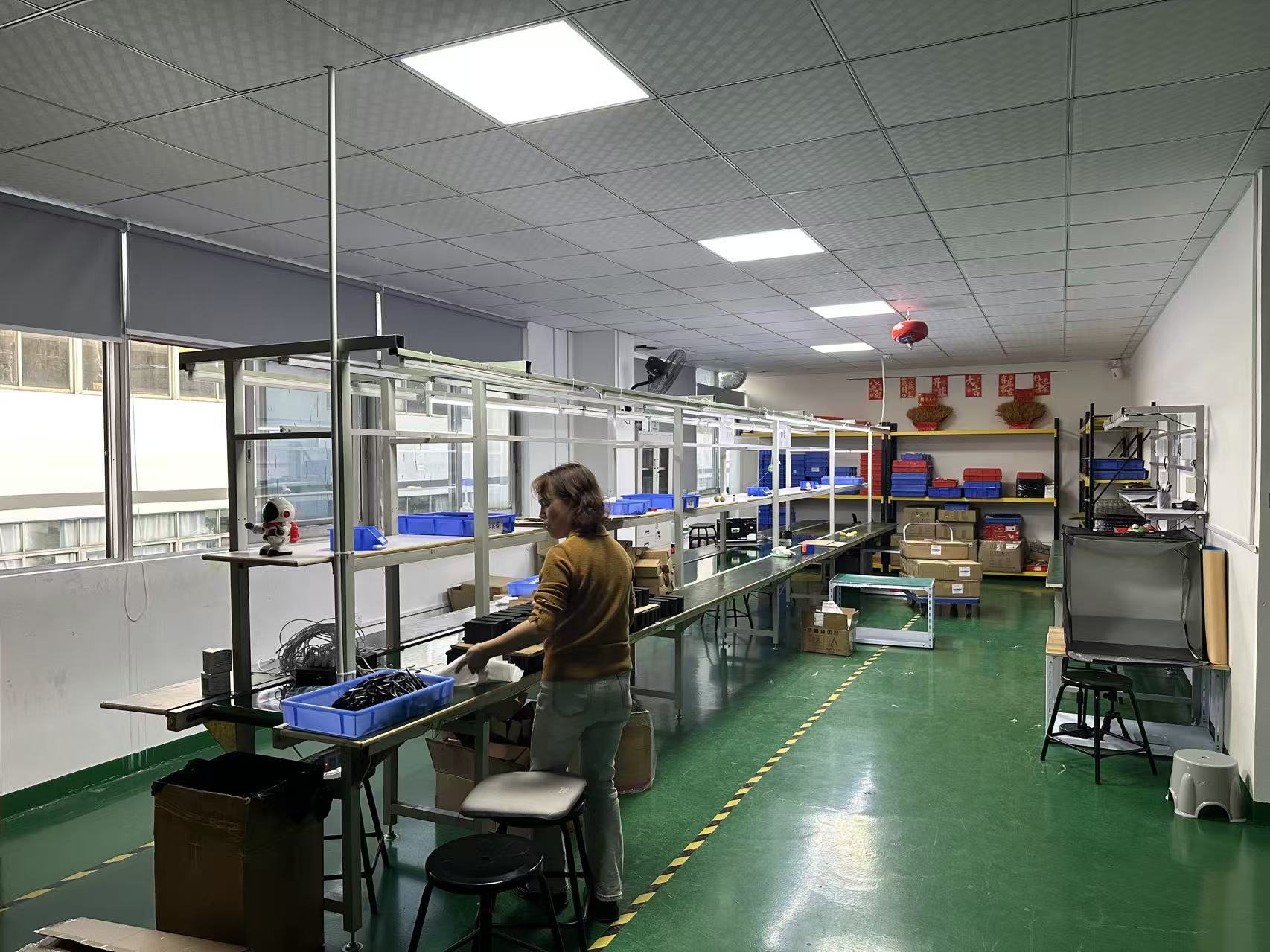 Operator working at an Avokodo production line