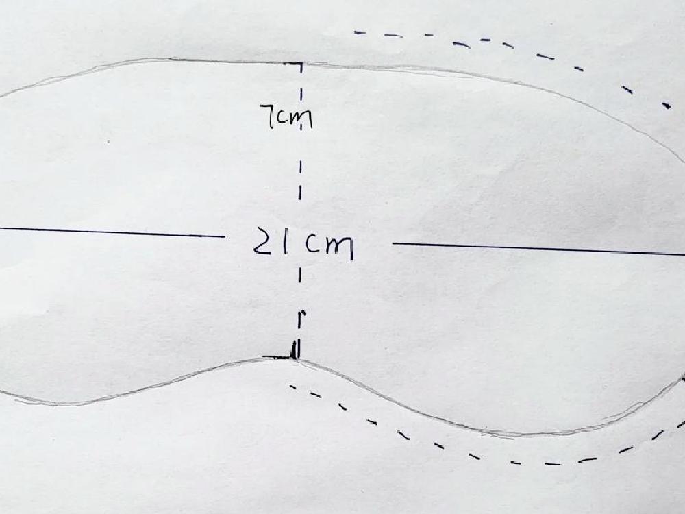 Dimensioned hand sketch for a curved personal accessory